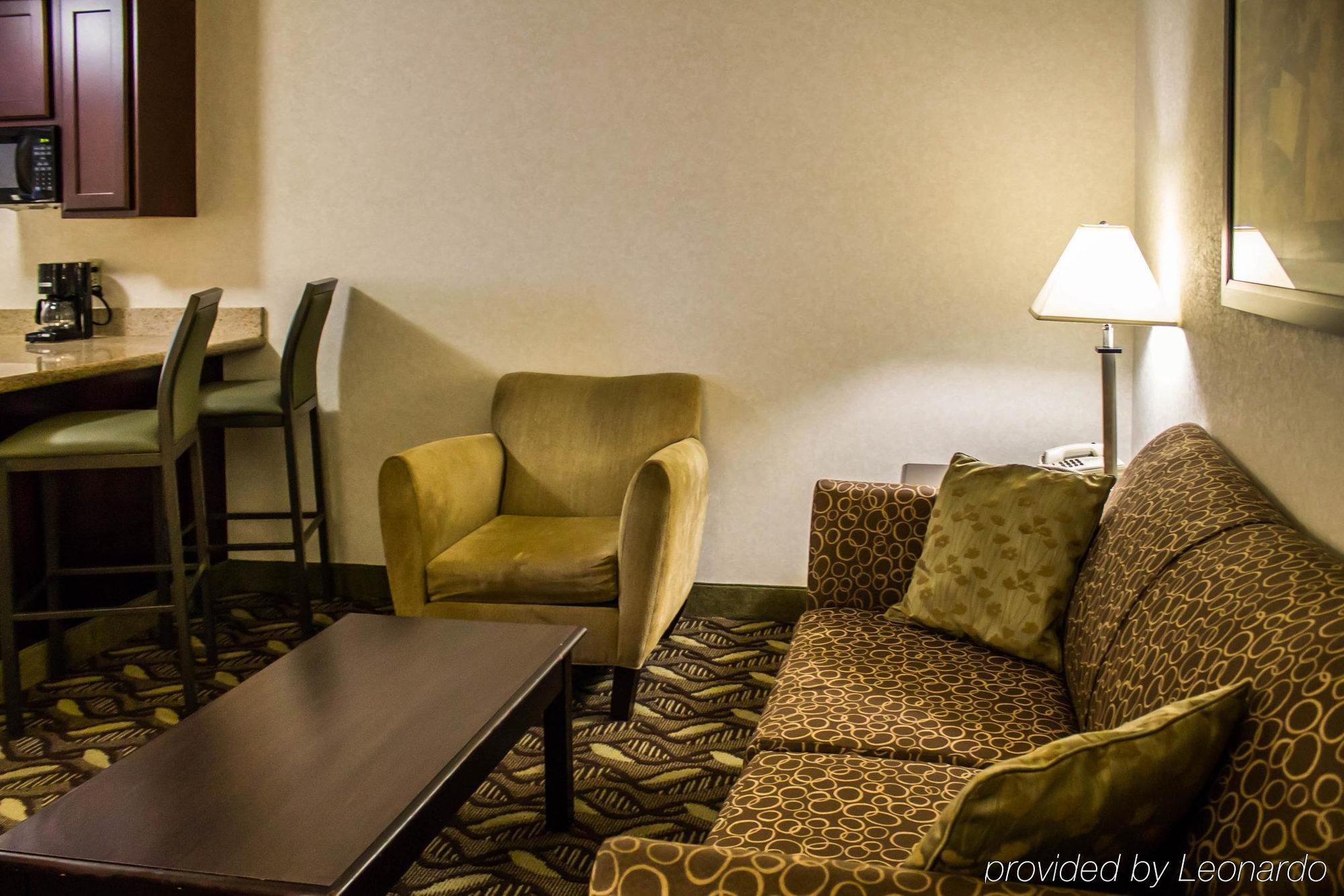 Quality Inn & Suites Mansfield Exterior photo